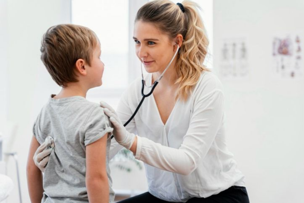 Consultas al pediatra: cuándo actuar, qué observar y cómo acompañar la salud de tu hijo.